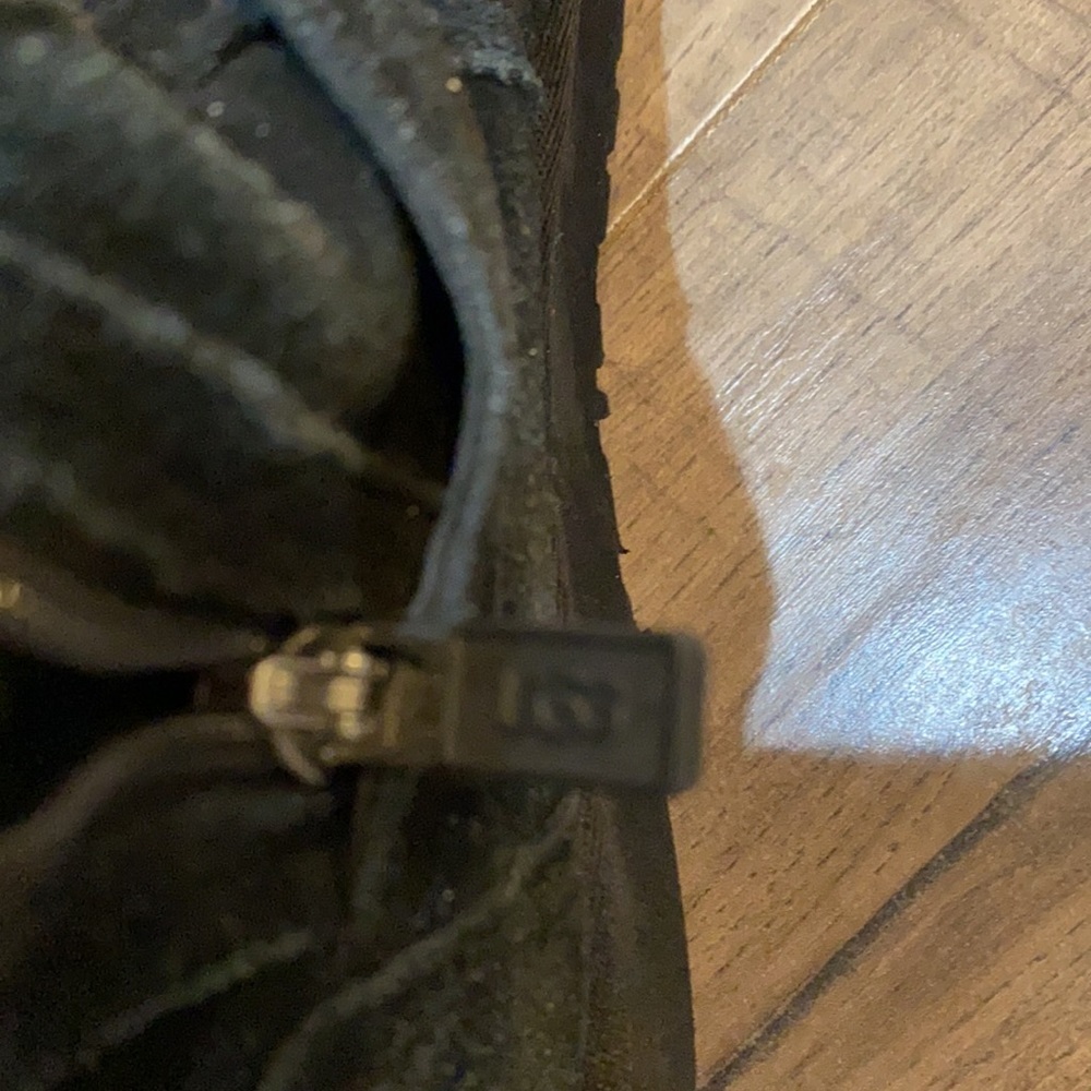Ugg - Picture 7 of 8